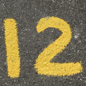 Multiplicaciones que den 12: Ejemplos resueltos en cuadros con decimales y fracciones Multiplicaciones que den 12: Ejemplos resueltos en cuadros con decimales y fracciones